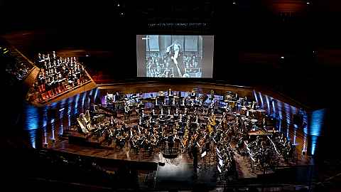 ManiFeste opens with TRIO