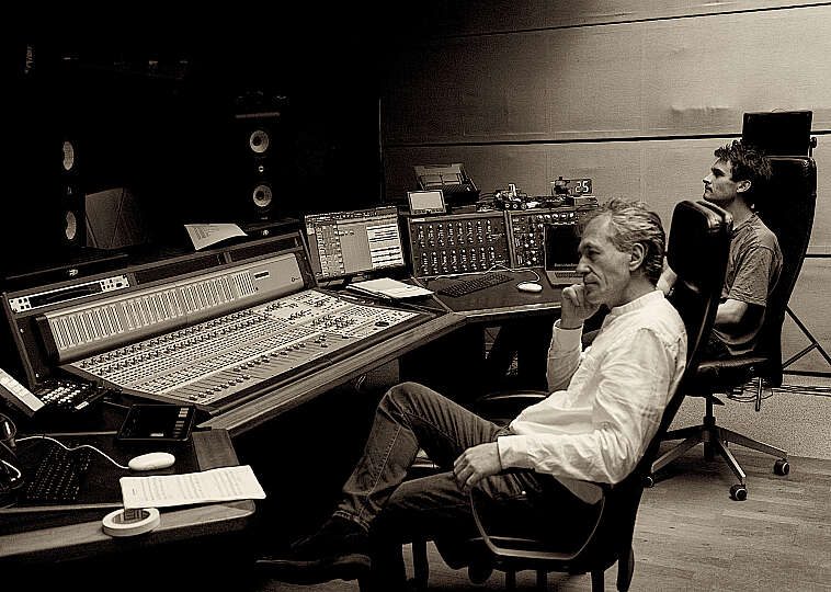 Ejnar Kanding i MillFactory Studio under indspilning af Nordic Fragments med Trio Ismena, 2021.