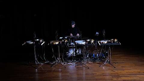Lorenzo Colombo plays Mads Emil Dreyer and Adrianna Kubica-Cypek at Louisiana Museum of Modern Art