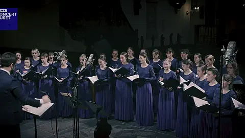 Line Tjørnhøj ‘Hånden på hjertet’ video recording with DR Pigekoret
