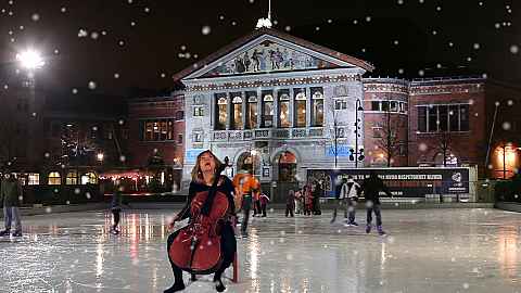 Zoë Martlew cabaret performance